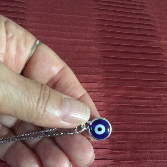 Beautiful evil eye 🧿 necklace - Picture 2 of 3